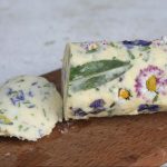 Fialkovo-sedmikráskové máslo